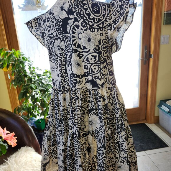 NWT!! BUCKET LIST V Neck Flutter Sleeved Print Tiered Summer Dress - Picture 6 of 13